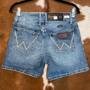 Wrangler Retro size 7 with the tags still on them